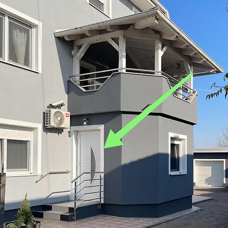 4 Stars Rooms Near Airport Scitarjevo エクステリア 写真