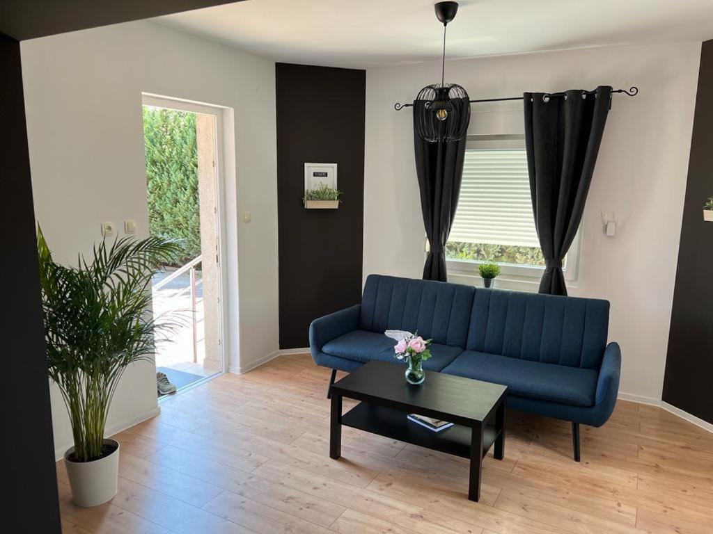 4 Stars Rooms Near Airport Scitarjevo エクステリア 写真